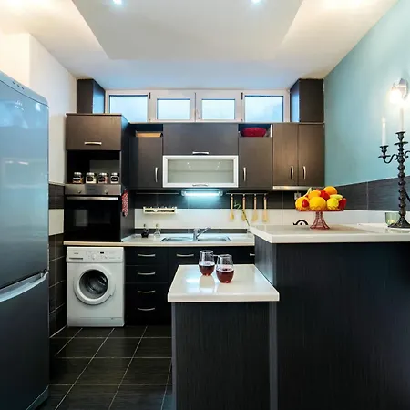 Roof Shelter With Balcony View Foosball شقة *