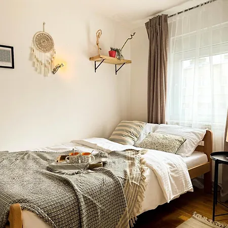 Апартаменты Roof Shelter View Old Town Renovated *