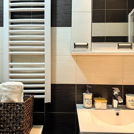 Roof Shelter With Balcony View Foosball Апартаменты Белград