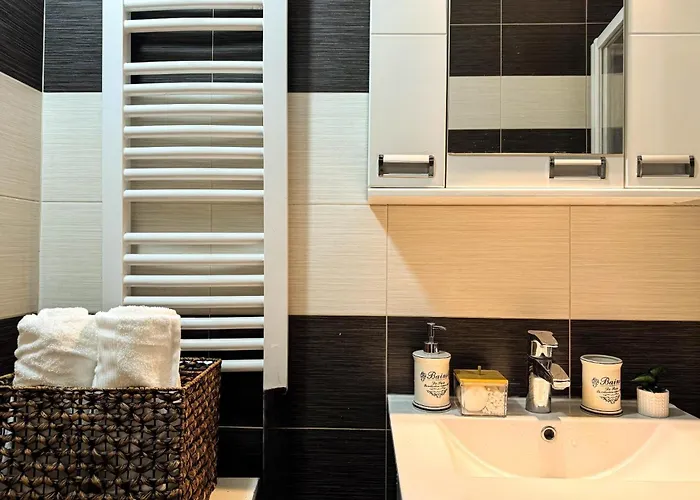 Roof Shelter With Balcony View Foosball アパート ベオグラード